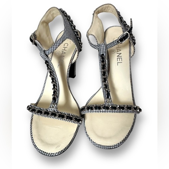 Chanel logo chain link block heel T strap sandals - Picture 5 of 13